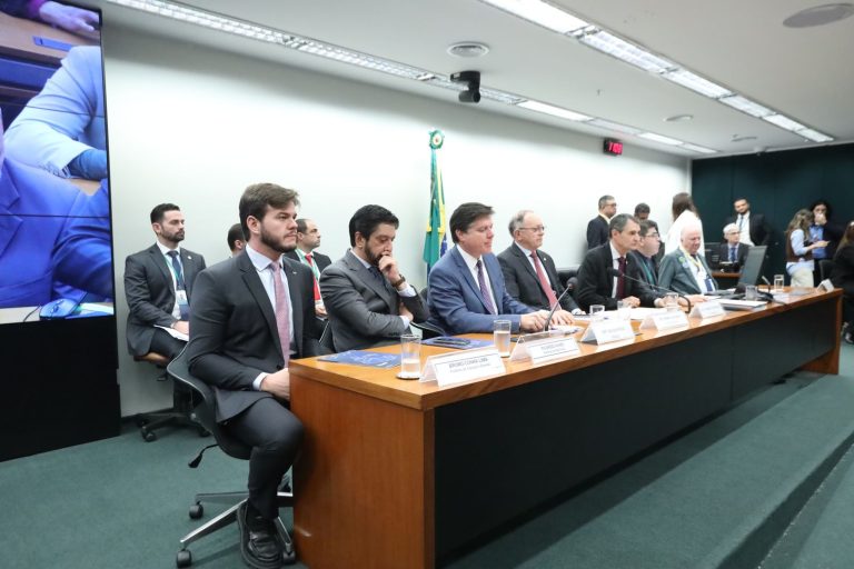 Bruno Cunha Lima participa de debate decisivo sobre PEC dos Municípios em Brasília