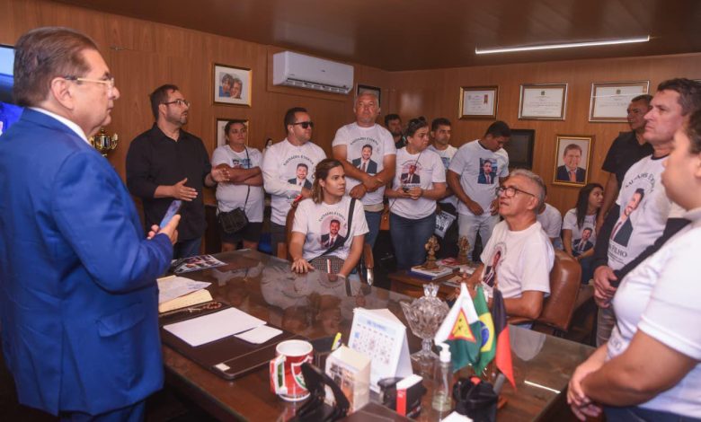 Adriano se reúne com família de vereador assassinado em Jacaraú e cobra solução para o caso Adriano se reúne com família de vereador assassinado em Jacaraú e cobra solução para o caso