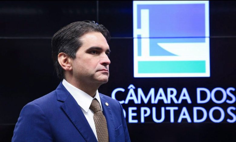 Murilo Galdino vota a favor da ampliação da isenção do IR para quem ganha até R$ 5 mil Murilo Galdino vota a favor da ampliação da isenção do IR para quem ganha até R$ 5 mil