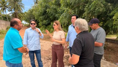 Murilo Galdino comemora instalação de telefonia celular e andamento das obras da estrada da Praia de Campina