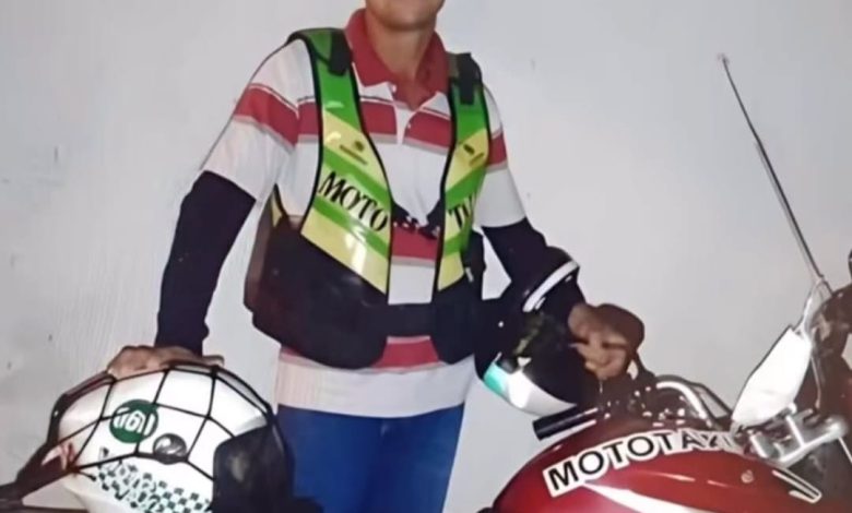 Mototaxista é encontrado sem vida na zona rural de Queimadas e polícia suspeita de latrocínio Mototaxista é encontrado sem vida na zona rural de Queimadas e polícia suspeita de latrocínio