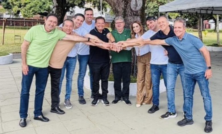 Adriano Galdino retira pré-candidatura para apoiar Lucas Ribeiro