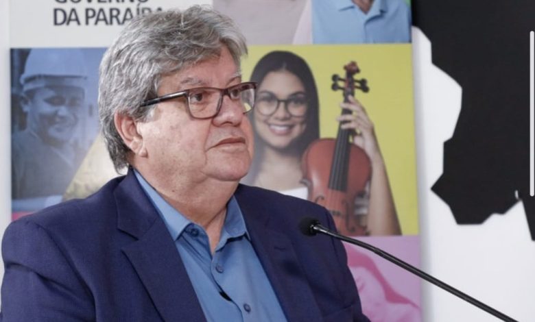 João Azevêdo anuncia R$ 2,8 bilhões em pagamento das folhas de novembro e dezembro, 2ª parcela do 13º e abono natalino