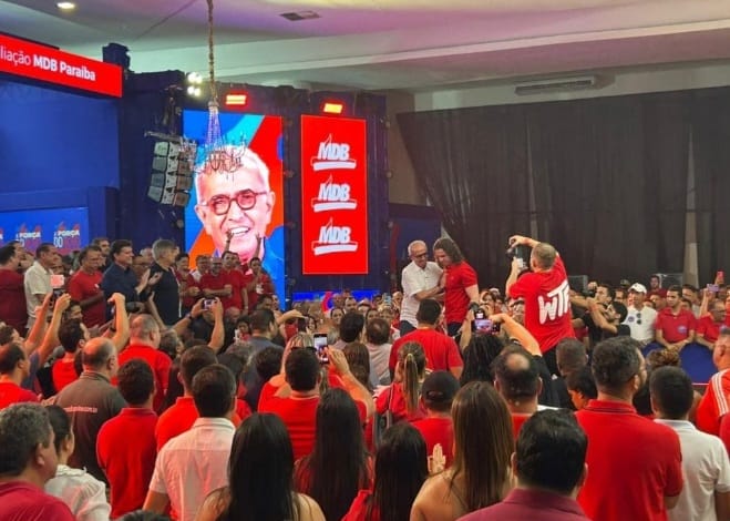 Cícero Lucena volta ao MDB e oficializa pré-candidatura em evento prestigiado na Capital