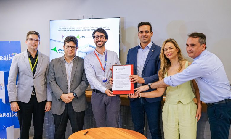 Lucas Ribeiro assina termo que confirma base da Latam em Campina Grande e novo voo para Brasília