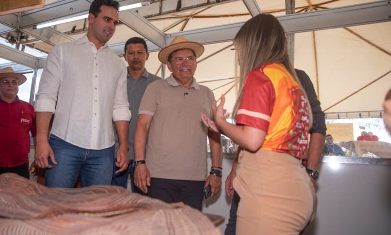 Lucas Ribeiro destaca apoio e papel fundamental de Adriano Galdino para alavancar sua pré-candidatura Lucas Ribeiro destaca apoio e papel fundamental de Adriano Galdino para alavancar sua pré-candidatura