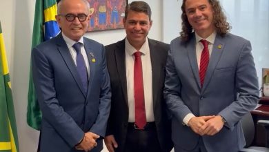 Ao lado de Cícero, Veneziano recebe o apoio à sua reeleição do presidente da Câmara de João Pessoa, Dinho Dowsley