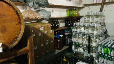 Operação em Campina Grande fecha fábricas sem registros, prende donos e examinará bebidas