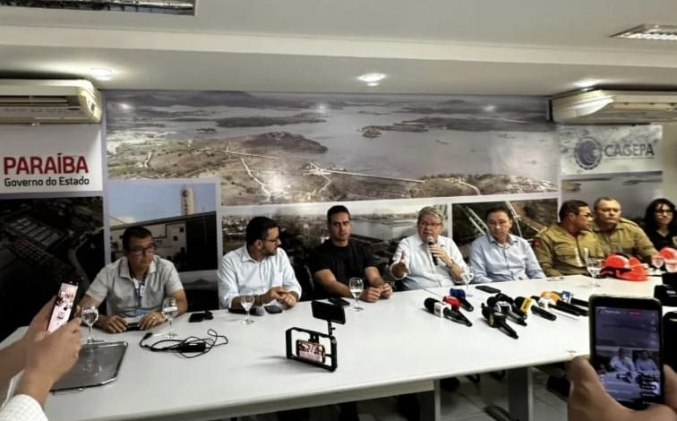 João garante indenização a vítimas de rompimento na Cagepa: “de um veículo a uma casa” João garante indenização a vítimas de rompimento na Cagepa: “de um veículo a uma casa”