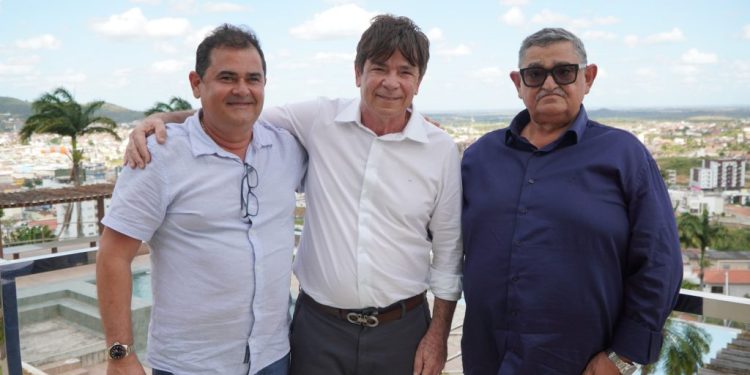 Indústria em movimento: presidente da FIEPB visita fábricas da Guaraves e reforça apoio ao setor produtivo da Paraíba Indústria em movimento: presidente da FIEPB visita fábricas da Guaraves e reforça apoio ao setor produtivo da Paraíba