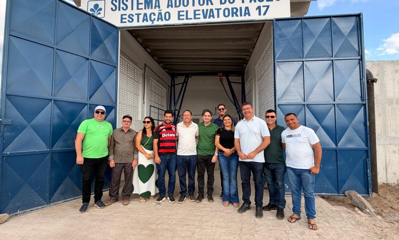 Murilo Galdino comemora reta final de obras da Adutora do Pajeú em Teixeira Murilo Galdino comemora reta final de obras da Adutora do Pajeú em Teixeira