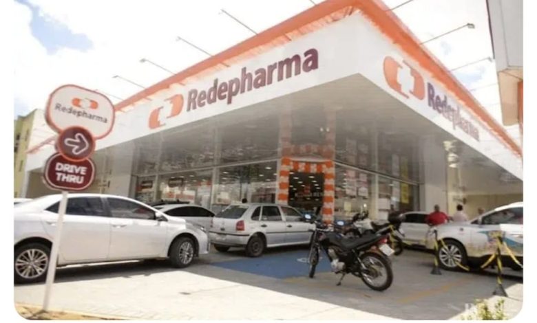 Funcionária é baleada durante assalto a Redepharma no bairro da Prata, em Campina Grande Funcionária é baleada durante assalto a Redepharma no bairro da Prata, em Campina Grande