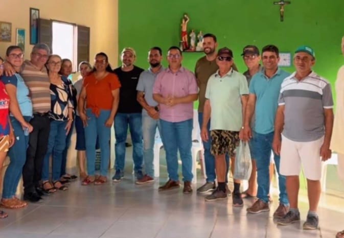 Prefeito Jurema anuncia início do calçamento da Comunidade Barriguda I ao lado do vice-prefeito Júnior em Barra de Santana Prefeito Jurema anuncia início do calçamento da Comunidade Barriguda I ao lado do vice-prefeito Júnior em Barra de Santana