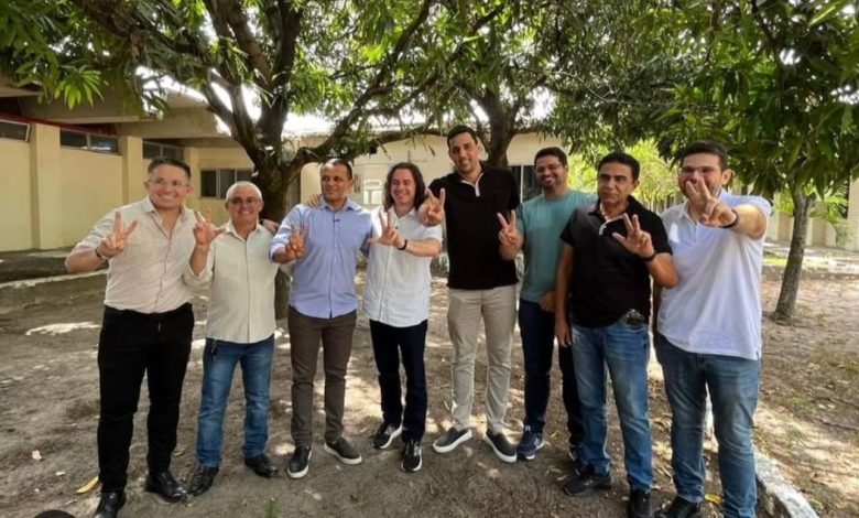 Veneziano recebe apoio à sua reeleição ao Senado Federal do grupo de oposição da cidade de Santa Helena Veneziano recebe apoio à sua reeleição ao Senado Federal do grupo de oposição da cidade de Santa Helena