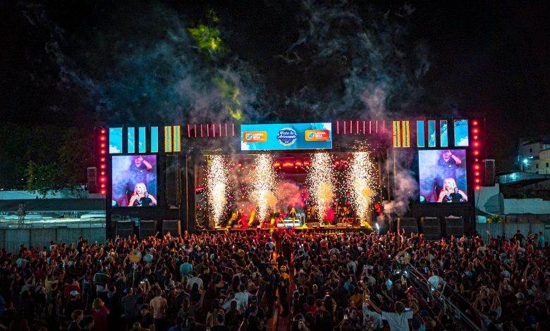 Daniel Rey emociona em dueto com cantor deficiente visual; Taty Girl e Japaozin retornam ao palco da Festa do Artesanato