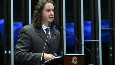 Na tribuna do Senado, Veneziano detalha dados econômicos positivos do governo Lula e rebate discursos da oposição