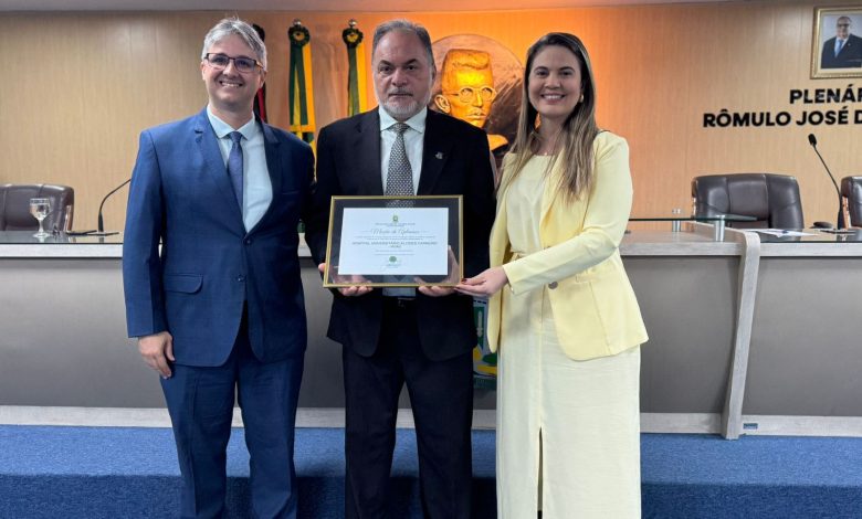 Carol Gomes promoveu Sessão Especial em homenagem aos 75 anos do Hospital Universitário Alcides Carneiro Carol Gomes promoveu Sessão Especial em homenagem aos 75 anos do Hospital Universitário Alcides Carneiro