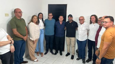 Ao lado de Cícero, Veneziano e prefeito Lao Martins entregam ruas pavimentadas na cidade de Sobrado