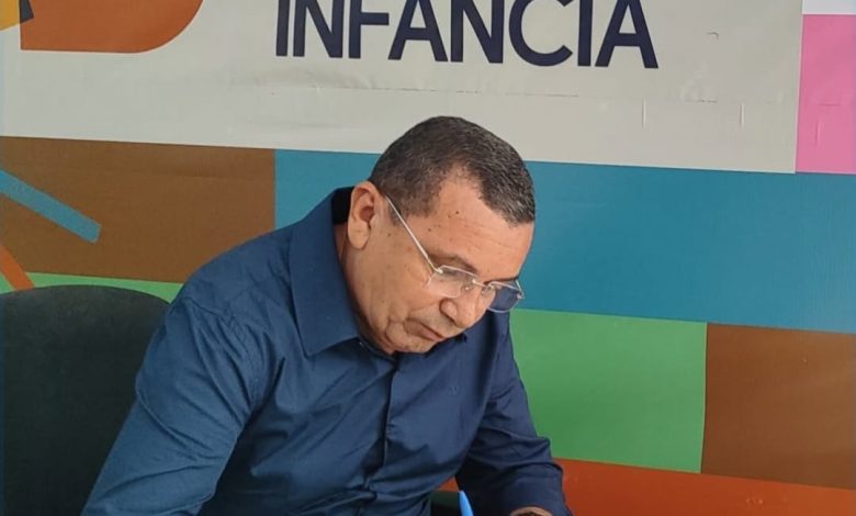 Caturité firma compromisso com a política da Primeira Infância