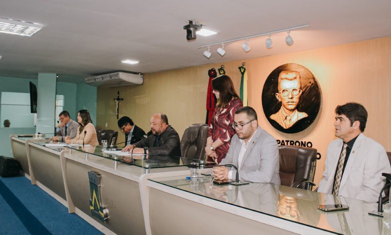 Vereadores abordam temas ligados à Educação, infraestrutura e assistência social durante sessão