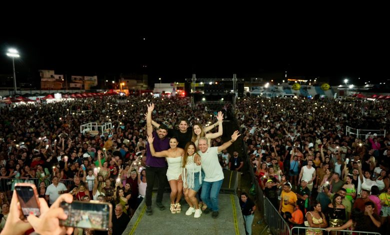 Murilo Galdino prestigia festa dos 161 anos de emancipação política de Itaporanga e destaca competência da gestão