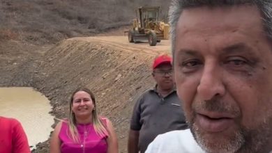 Na comunidade de Imbiras prefeito de Massaranduba e  equipe comemoram a reforma e ampliação do açude