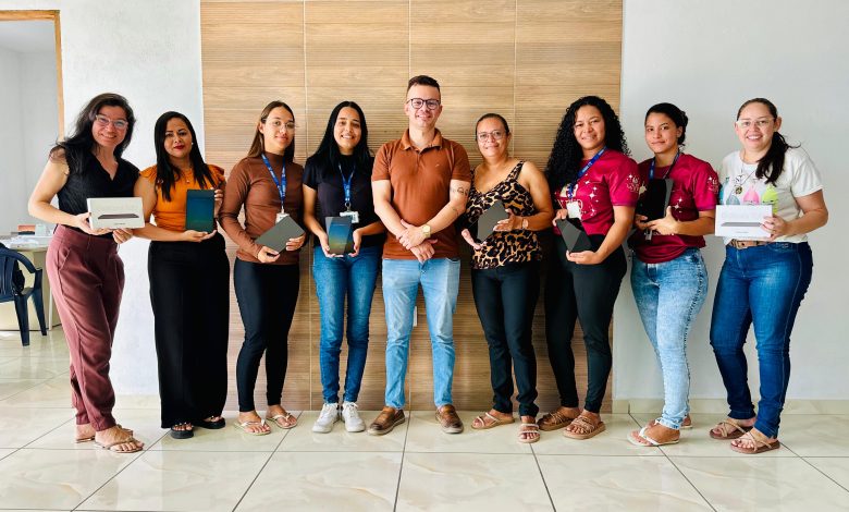 Em Montadas, Secretaria de Assistência Social entrega tablets e fortalece o Programa Criança Feli