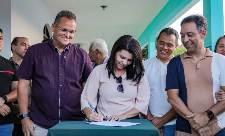 Prefeita Michele entrega novo CAPS e assina ordem de serviço para pavimentação asfáltica