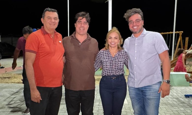 Prefeita Delúsia Barros inaugura praça e calçamento no Sítio Velez e reafirma apoio político ao deputado João Paulo