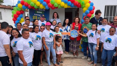 Veneziano ressalta articulação para garantir 145 casas em Mari e prefeita agradece ao Senador durante solenidade