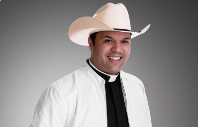 Padre Alessandro Campos participa da abertura do CRESCER e da gravação do DVD de William Sanfona