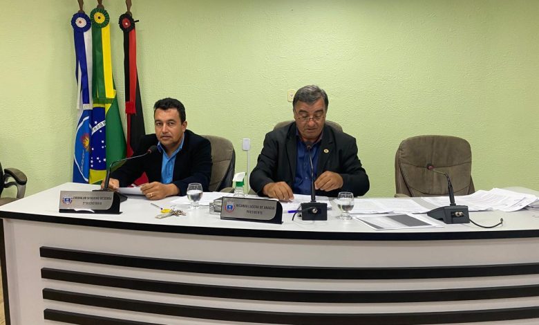 Vereadores de Queimadas aprovam projetos que beneficiam servdores municipais Vereadores de Queimadas aprovam projetos que beneficiam servdores municipais