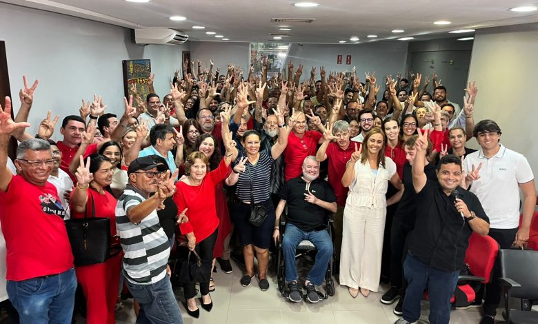 Pré-candidata a deputada estadual, Ana Cláudia reúne apoiadores de vários municípios para ouvir ideias e definir propostas