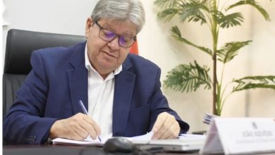 João Azevêdo anuncia reajuste salarial linear de 10% para todos os servidores do Estado, elevando a folha em mais de R$ 1 bilhão por ano