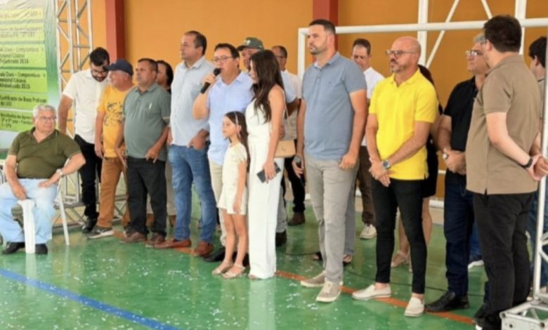 Prefeito Jurema Barreto  entrega nova escola na abertura do ano letivo em Barra de Santana