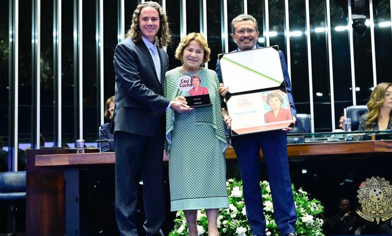 Nilda Gondim recebe a Comenda Ceci Cunha no Senado e Veneziano ressalta trabalho da Bancada Feminina na Casa