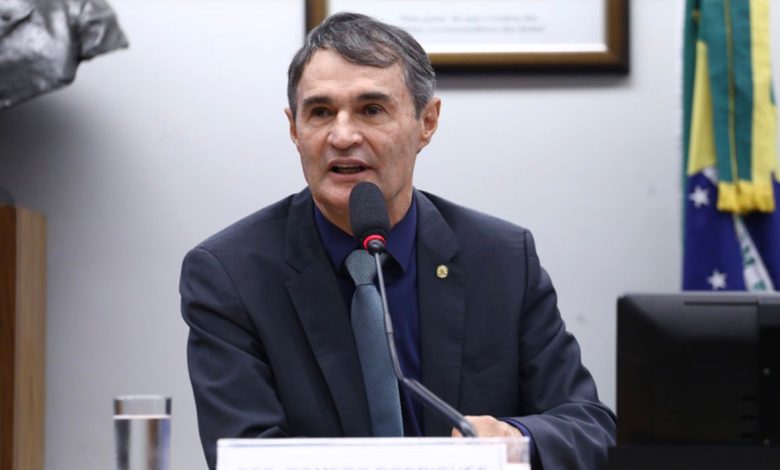 Romero Rodrigues emite nota e rebate críticas sobre voto na CPMI do INSS
