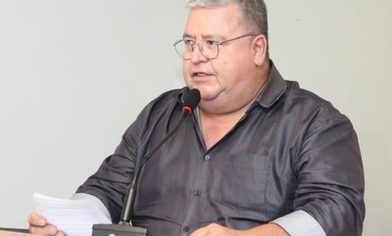 Presidente David Abílio apresenta requerimentos durante sessão da Câmara de Barra de Santana