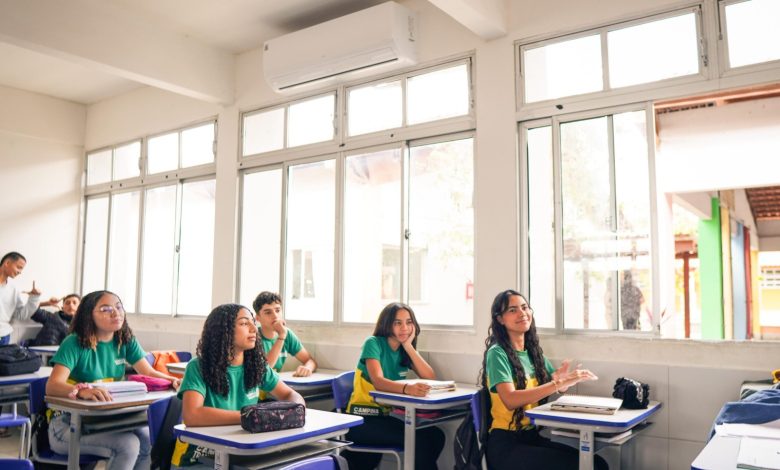 Enquanto o Brasil registra queda no número de crianças e jovens na escola, Campina registra crescimento nas matrículas