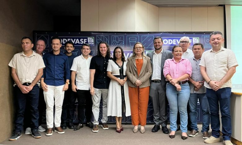 Veneziano destina R$ 25,5 milhões, em parceria com a Codevasf, para beneficiar 14 municípios com pavimentações Veneziano destina R$ 25,5 milhões, em parceria com a Codevasf, para beneficiar 14 municípios com pavimentações