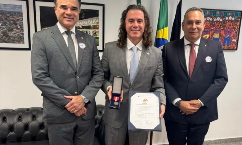 Veneziano é condecorado pelo TRT da 6ª Região por sua atuação em favor da Justiça do Trabalho