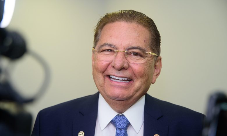 Adriano Galdino lidera pesquisa para Assembleia Legislativa e reforça força política na Paraíba