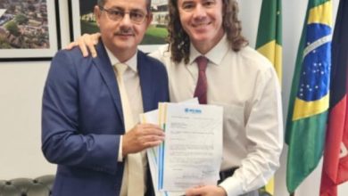 Boa Vista é contemplada com van para transporte de pacientes após articulação do prefeito com o senador Veneziano